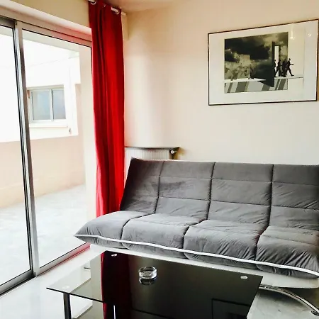 Deux Pieces Derniere Etage Avec Terrasse أنتيب